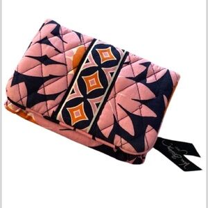 Vera Bradley Loves Me floral pink Daisy trifold wallet EUC